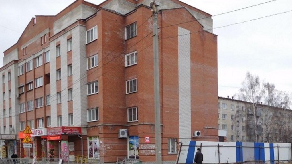 В Бердске насмерть разбился мужчина, упав с крыши пятиэтажного дома