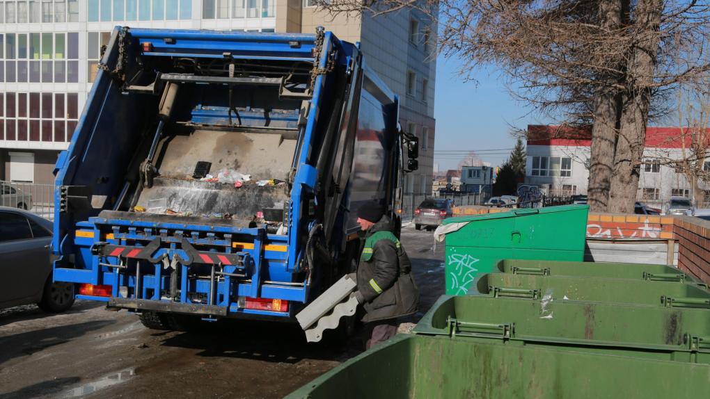 В Новосибирске продолжается активная уборка городских пространств