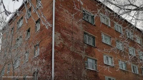 В Омске введён спецрежим из-за аварийного состояния дома на Молодогвардейской