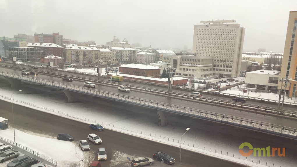 Омских автомобилистов призывают опасаться тумана