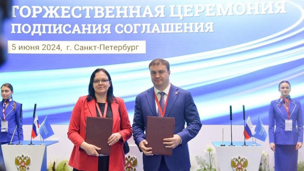 Виталий Хоценко подписал соглашение о строительстве современного тепличного комбината