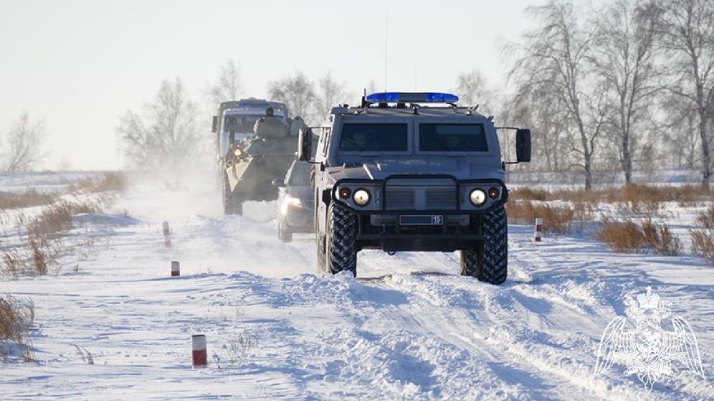 Стало известно, почему в центре Омска под звуки сирен промчалась колонна военной техники