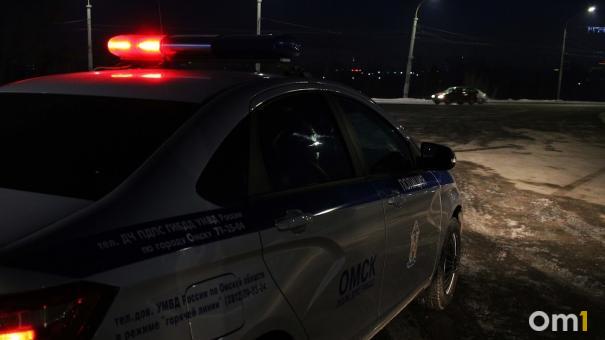 В Омске водитель умер, врезавшись в стоящий грузовик