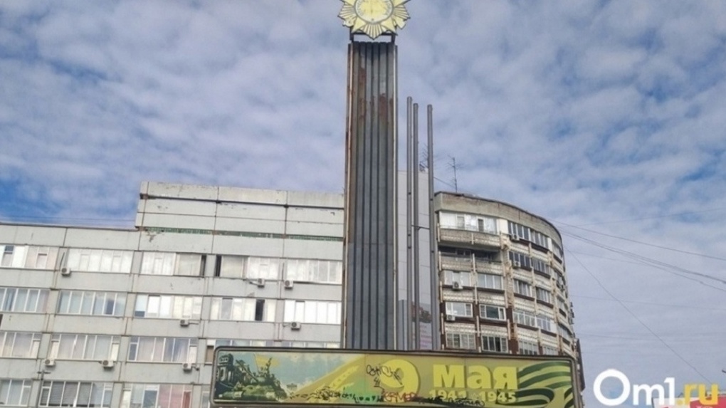 Часть стелы героям ВОВ закроют полотном в Новосибирске