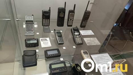 В Омске разыскивают мужчину, похитившего смартфоны из салона сотовой связи