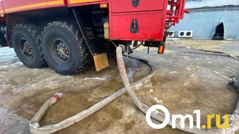 На севере Омской области во время пожара взорвался баллон с газом: есть пострадавший