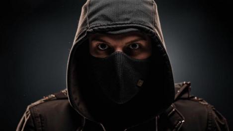 В Новосибирске ищут мошенника, который усыпил девушку в кафе