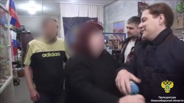 Женщину в Новосибирске осудили за насилие над журналистом: детали дела