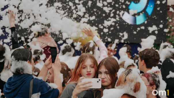 Тарзанка, сапсёрфинг и массаж огнём: чем удивил омичей «ШтормFest-2024»?