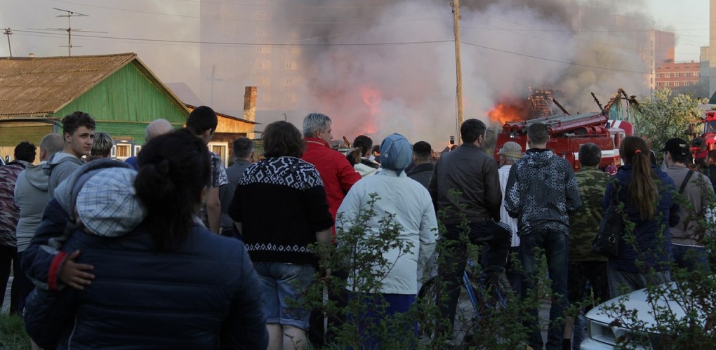 Омск горячий. Пожар в Омске. Пожар в Омске сейчас. ЧП Омск пожары. Пожар в Омске сейчас в Центральном районе.