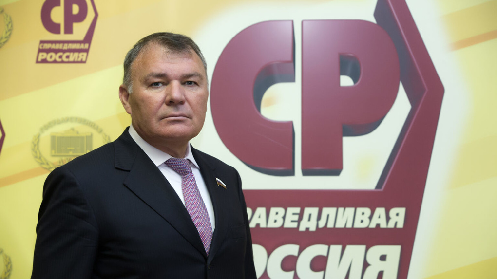 Александр Ремезков сообщил о дополнительных выплатах омским педагогам