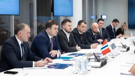 Во время поездки в Москву губернатор Омской области провёл ряд важных рабочих встреч
