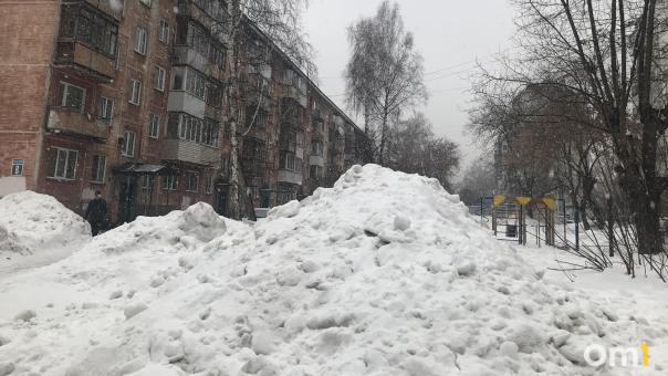 Омича оштрафовали за то, что он не въехал в сугроб