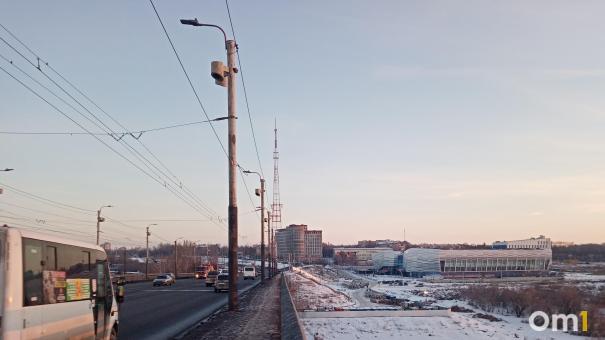 Авария парализовала движение на мосту у Телецентра