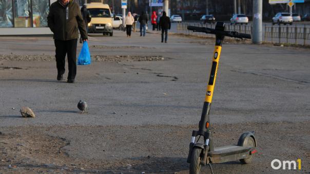 В Омске стартовал сезон проката электросамокатов