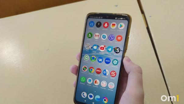 В России средний чек на покупку смартфона снизился до 10,6 тысячи рублей