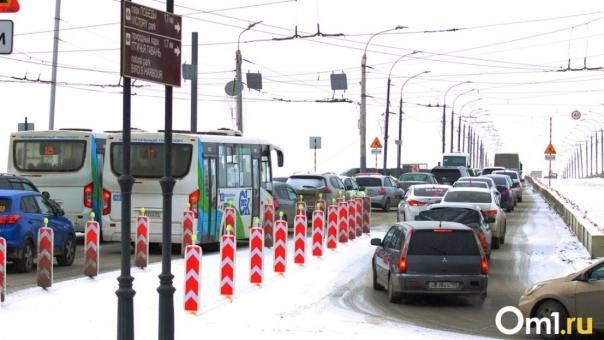 Утром пробки на Ленинградском мосту стали значительно меньше
