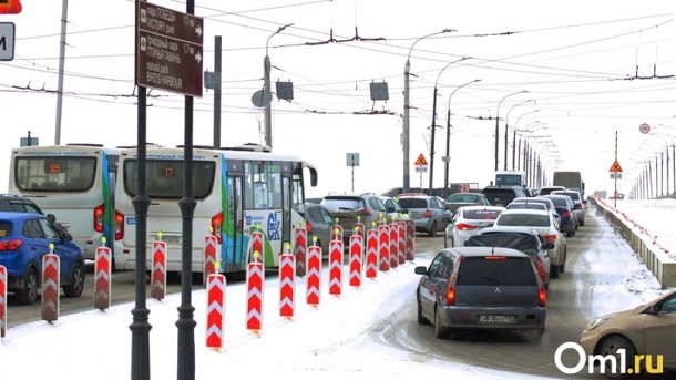 Утром пробки на Ленинградском мосту стали значительно меньше