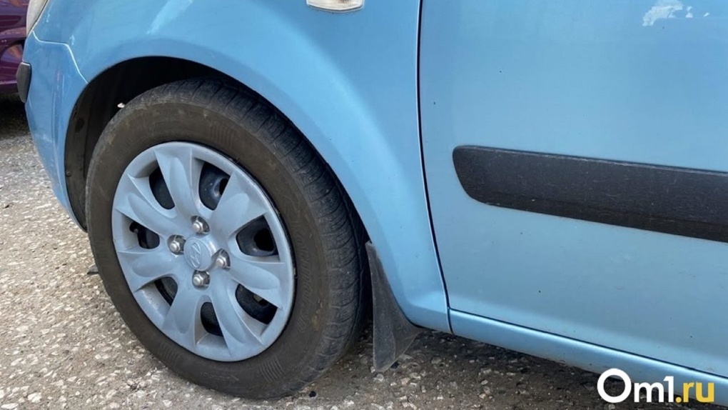 Омских автолюбителей начали штрафовать за отсутствие зимних шин: сколько придётся заплатить?