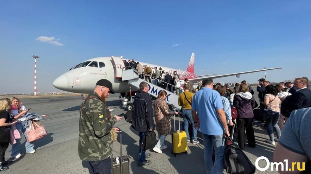 Омичи с пяти утра ждут вылета в Минеральные воды