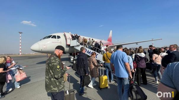 Омичи с пяти утра ждут вылета в Минеральные воды