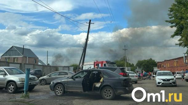 На Линиях крупный пожар, горят дома