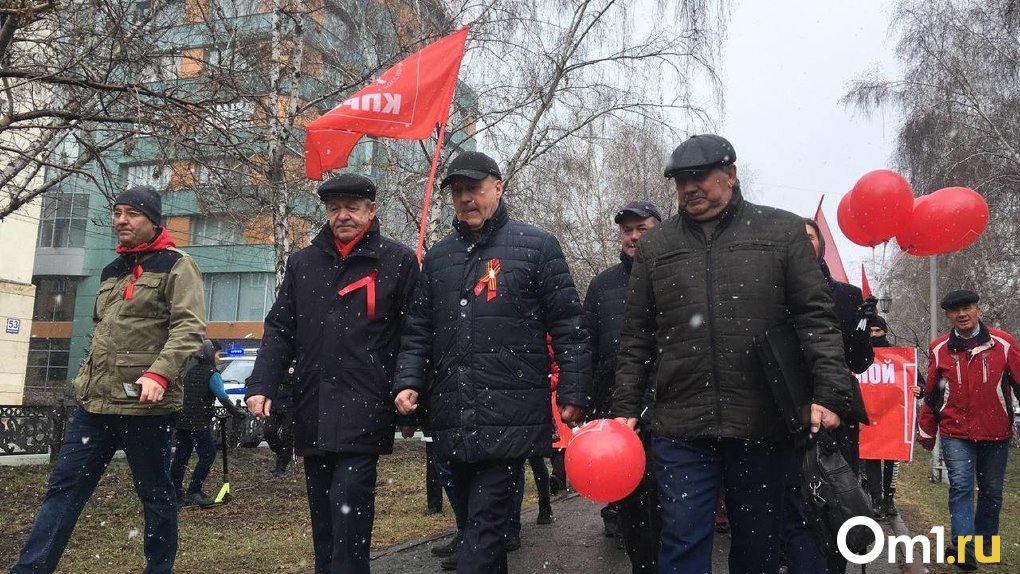 В Новосибирске провели шествие на 1 Мая — фото