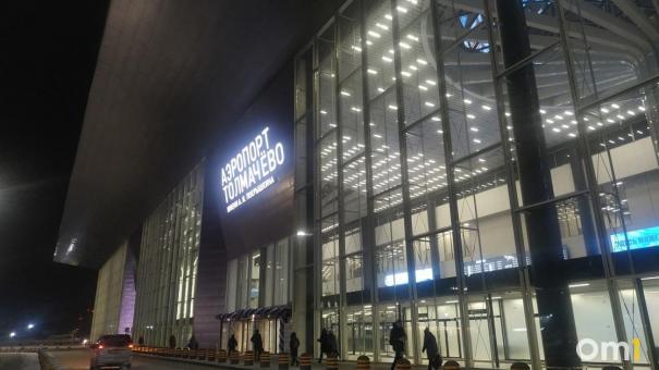 Летевший из Москвы в Томск самолёт из-за метели совершил посадку в Новосибирске