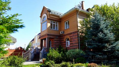 За 35 млн рублей в Новосибирске продают двухэтажный дом с банным комплексом на участке