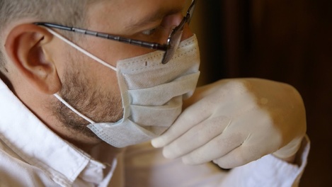 Омикрон набирает обороты. Ежесуточная заболеваемость COVID-19 в Омской области выросла до 1 300 человек