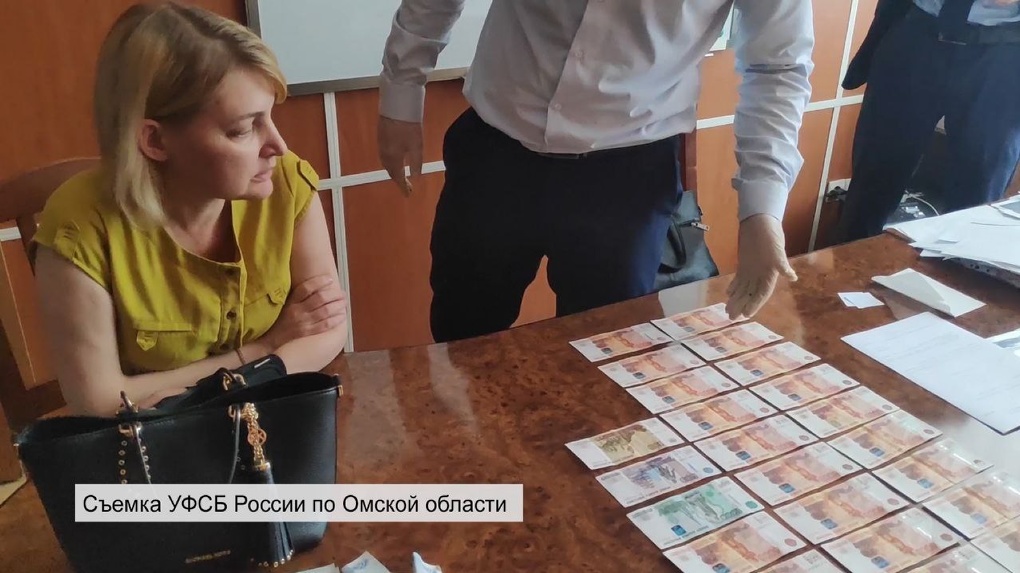 Заместителя директора омской «Почты России» арестовали за крупную взятку