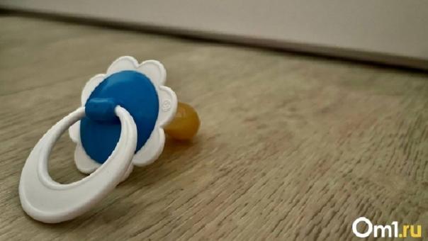 Стало известно, сколько омских мужчин воспользовались правом уйти в декрет