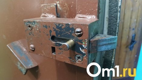 Омские полицейские похитили со склада вещдоков водку, коньяк и сигареты