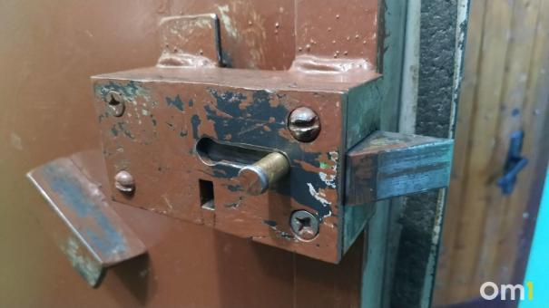 Омские полицейские похитили со склада вещдоков водку, коньяк и сигареты