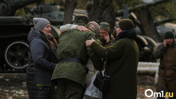 Омская бабушка пытается вернуть домой мобилизованного с травмами внука