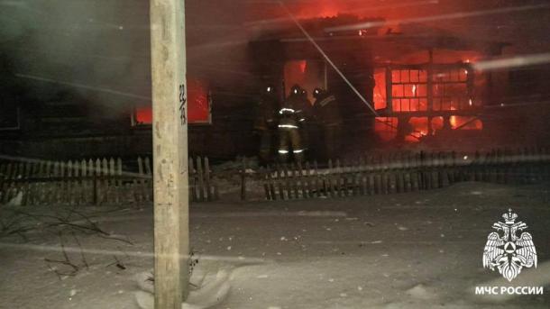 Смертельный пожар под Новосибирском: пожилая пара стала жертвой огня