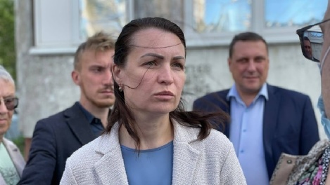 «Что-то пошло не так»: Фадина не понимает, почему в Омске вместо парка построили парковку