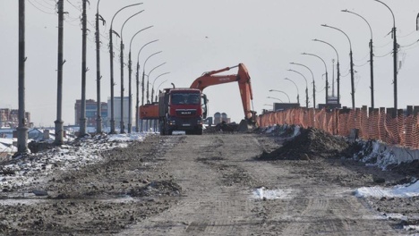 В Омске на Ленинградском мосту разобрали перила, тротуар и пешеходные плиты