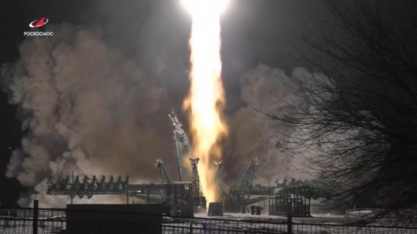 «Союз» взмыл в небо: запуск ракеты транслировали в центре Новосибирска