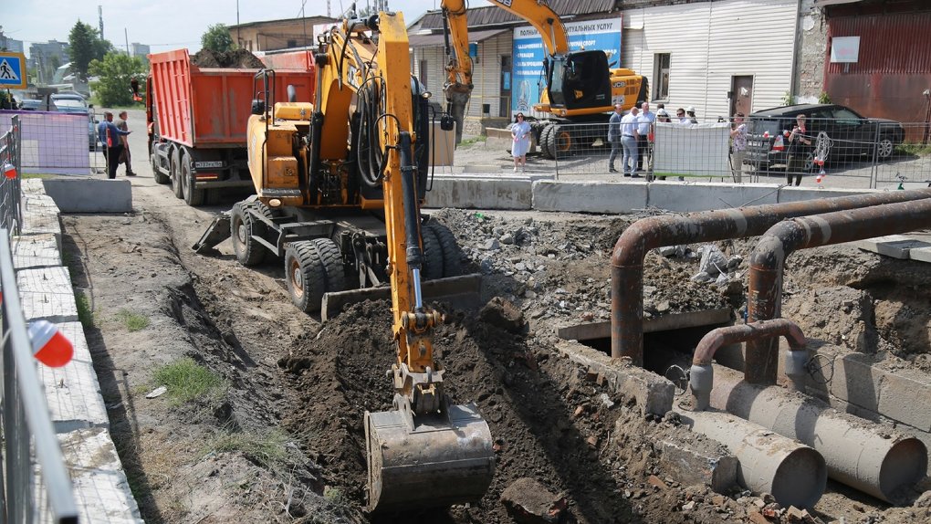 Масштабный ремонт тепломагистрали начали на улице Автогенной в Новосибирске