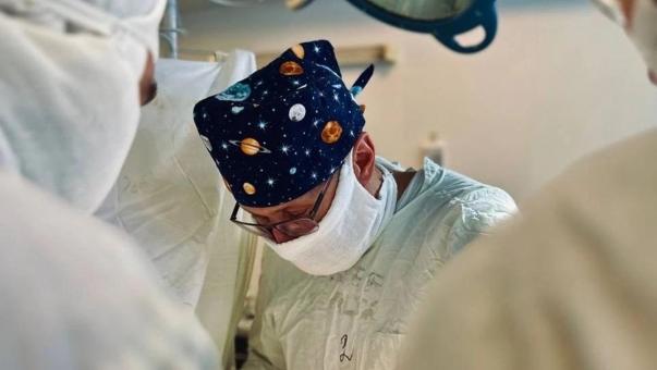 В Омске пенсионеру сделали операцию на сосудах без наркоза