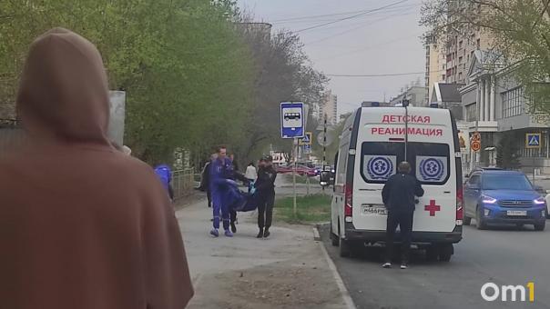 «Ваша дочь истекает кровью»: родители изрезанной под Новосибирском школьницы рассказали о её состоянии