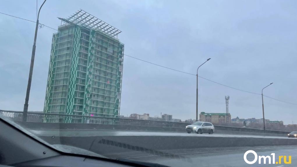 В Омске затопило зелёную высотку возле Фрунзенского моста