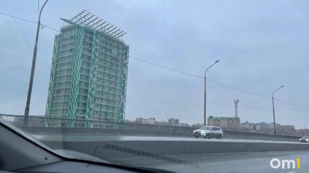 В Омске затопило зелёную высотку возле Фрунзенского моста