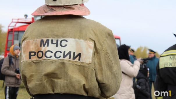 Омич получил страшные ожоги во время пожара в десятиэтажке