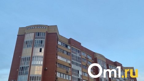 Из-за сильных дождей в омской новостройке затопило квартиру