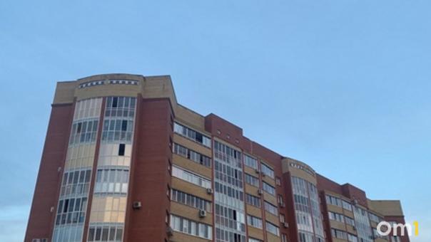 Из-за сильных дождей в омской новостройке затопило квартиру