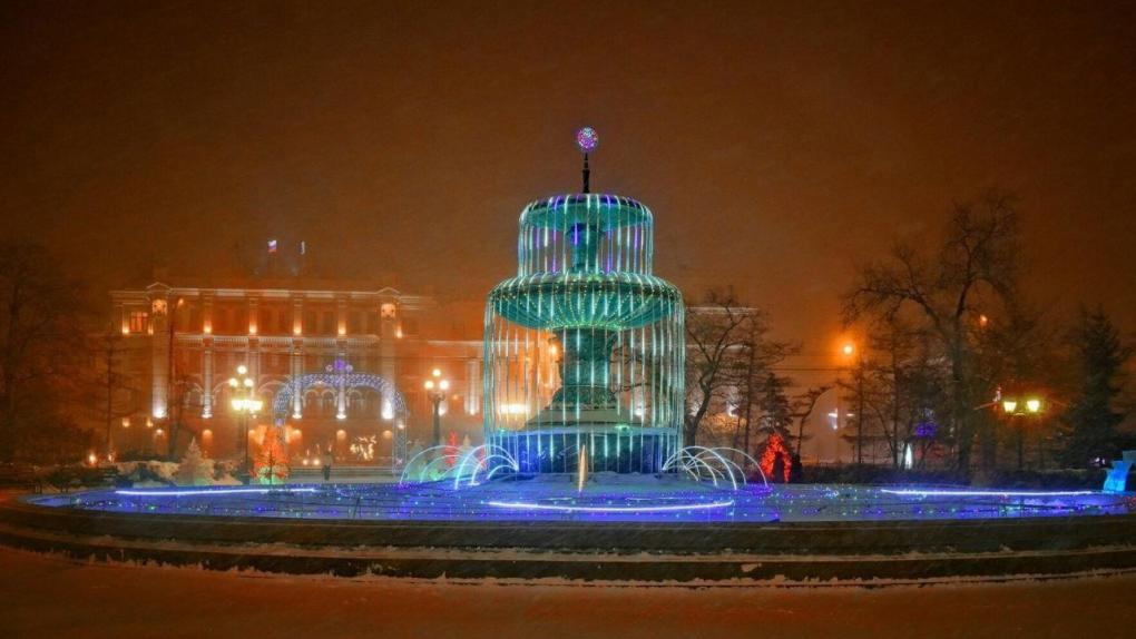 На пяти омских фонтанах появится зимняя иллюминация