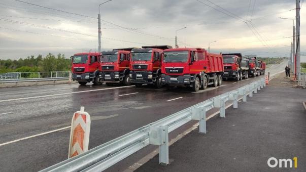 Показываем, как в Омске проходят испытания Ленинградского моста перед открытием