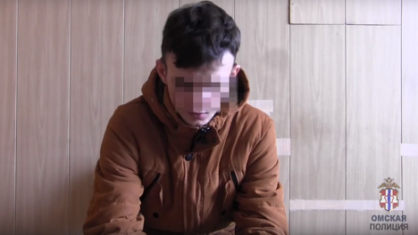 Копила на похороны: в Омске задержали курьера мошенников, выманивших у пенсионерки 500 тысяч рублей